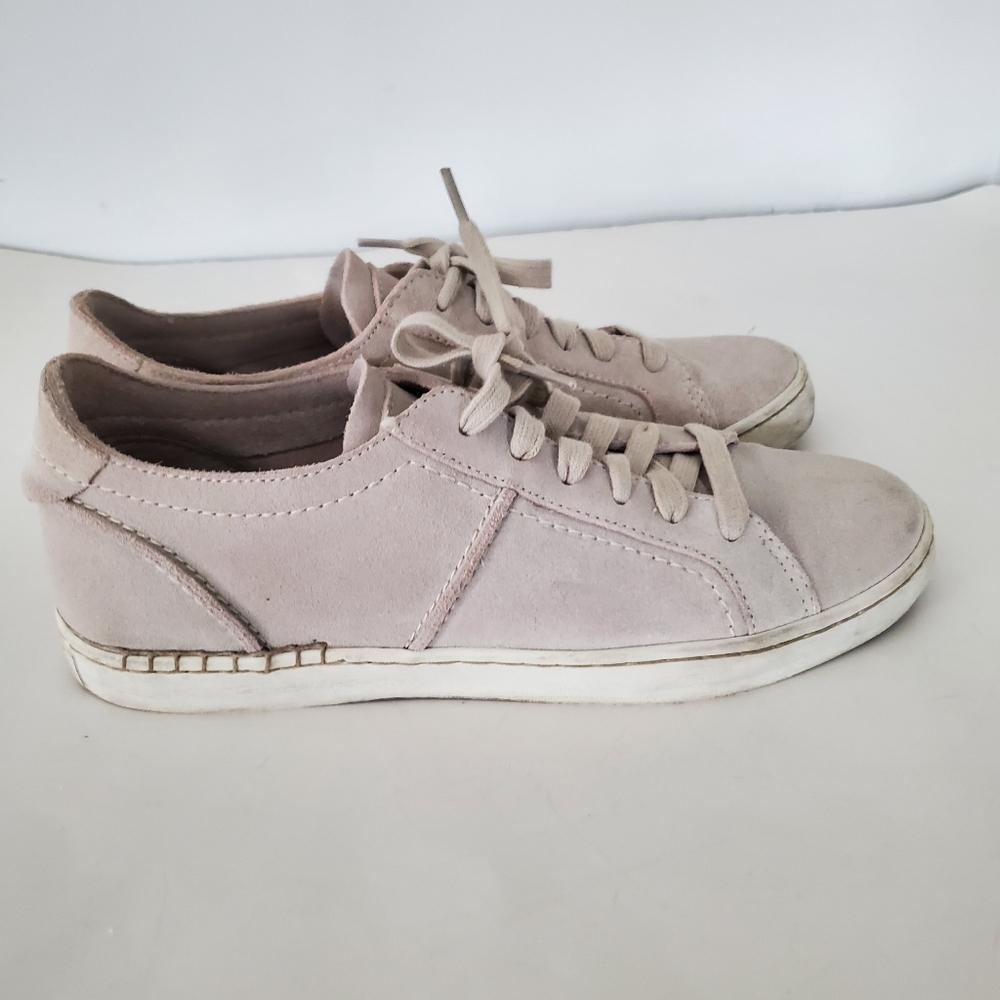 DOLCE VITA Sz 8.5 Cream Suede Leather Upper Lace-Up Sneakers Stitching Detail